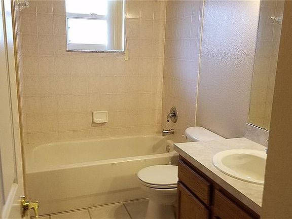 4th image of 836 Nelson Dr