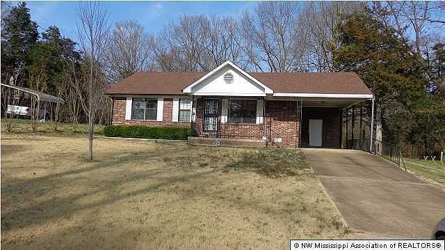 1st image of 584 Thunderbird Dr
