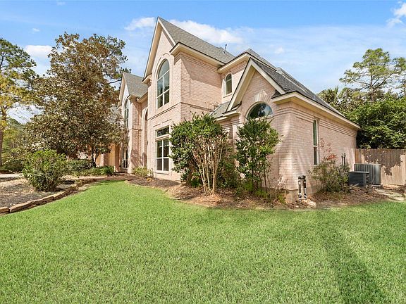 3rd image of 10 E Rock Wing Pl