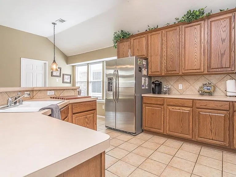 5708 Bedford Ln — Photo 2