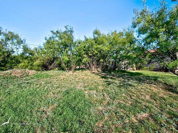 4th image of 17 Woodcock Cir