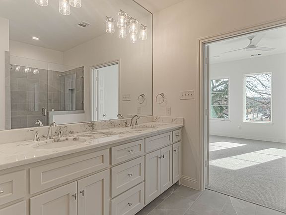 3rd image of 340 Nursery Ln