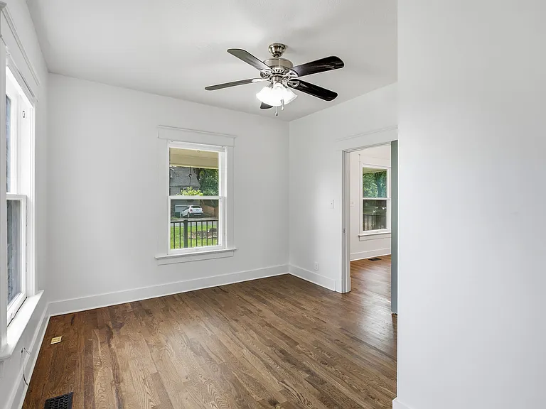 4724 Delmar St — Photo 11