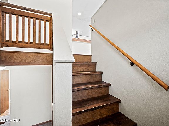4th image of 8247 W Montana St