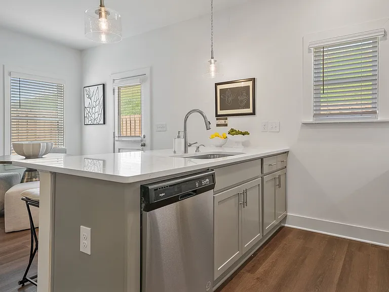 4107 Prentice St — Photo 10