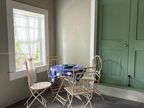 5th image of 3447 Sheridan Ave #1