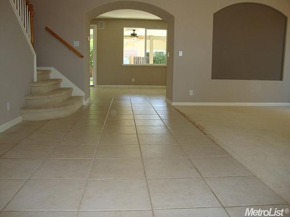 5th image of 2322 Tennis Ln
