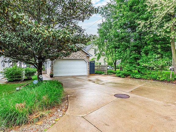 3rd image of 33296 Bonnieview Dr