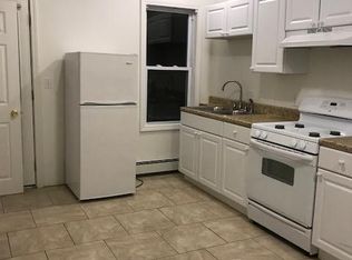 213 White St APT 1R, Lowell, MA 01854