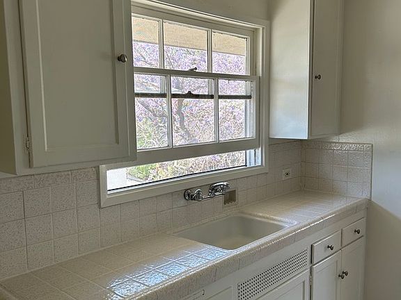 4th image of 1728 & 1732 Raymond Hill Rd #1732-4