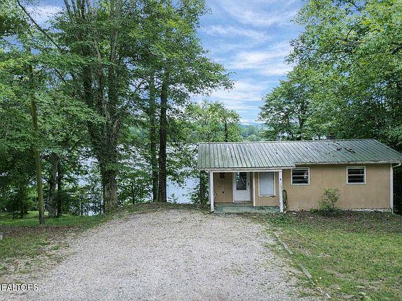 2nd image of 440 Swan Pond Circle Rd