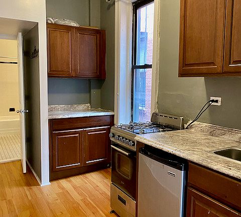 3rd image of 145 E 30th St #20F