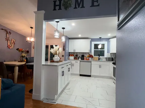 18 Hackman Pl, Warwick, RI 02889
