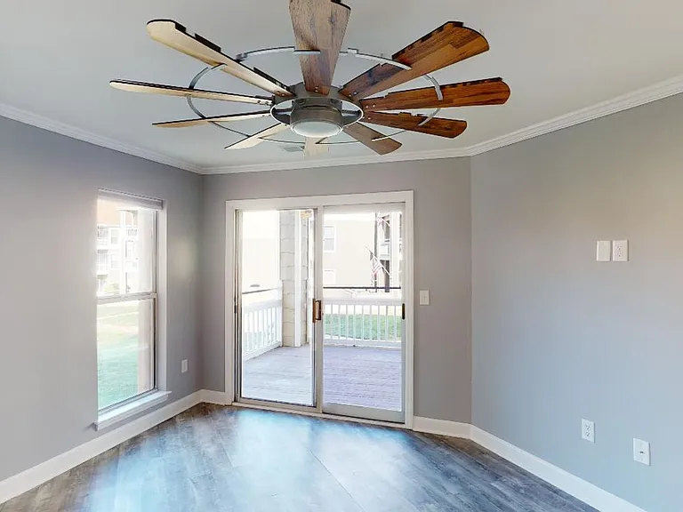 1105 Torrence Cir — Photo 18