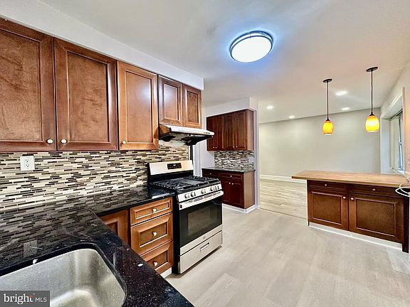 5th image of 723 Kenmare Rd