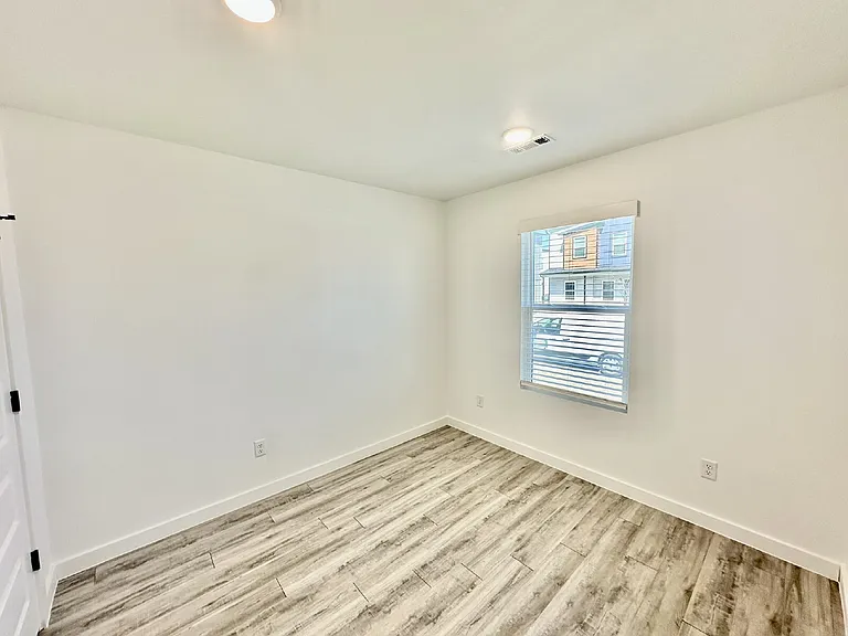 1101 States Ave — Photo 5