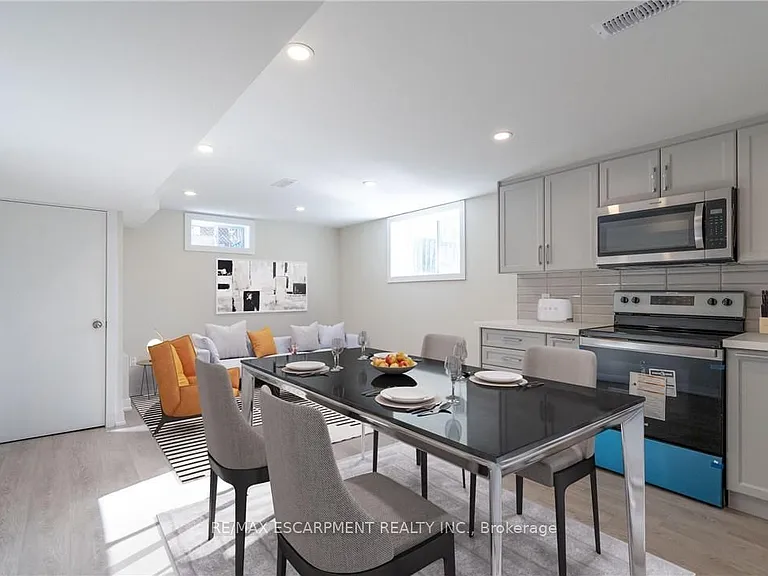 749 Upper Ottawa St #2 — Photo 2