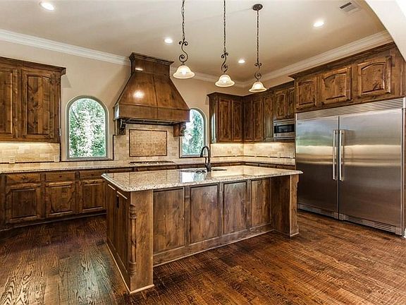 4th image of 2600 Sherwood Ln