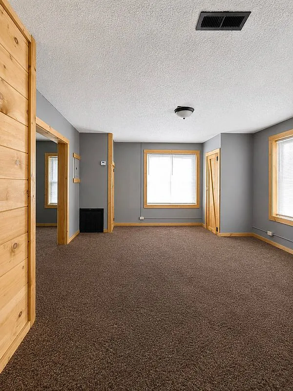 3 bed, 2.0 bath, 1000 sqft, $1,200 — Photo 3