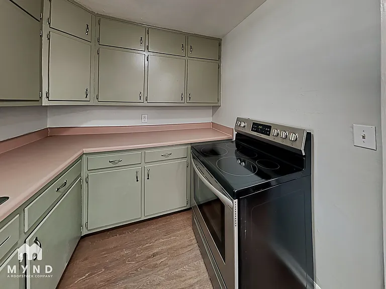 924 Parkway Dr — Photo 5