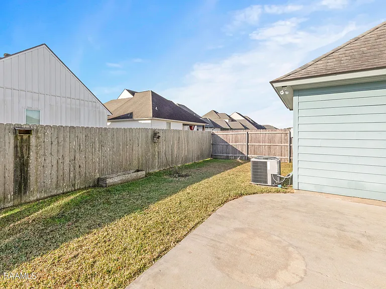 110 Olivewood Dr — Photo 37