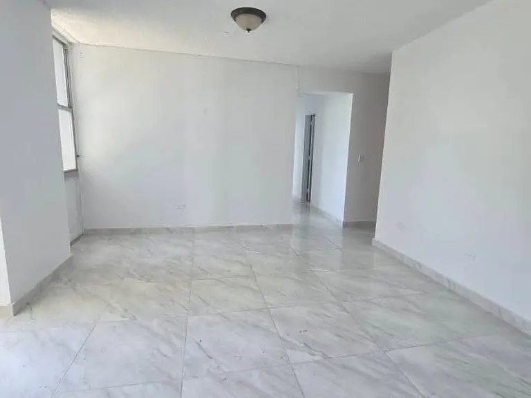 1026 Avenue Luis Vigoreaux #4B — Photo 3
