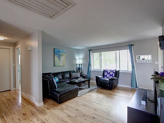 4th image of 8045 Emerald Ln