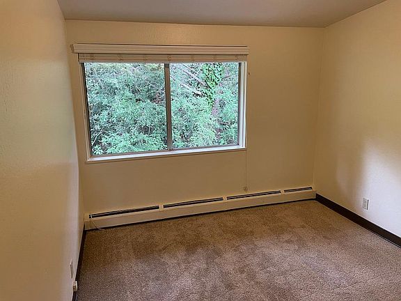 4th image of 862 Macarthur Ave #B