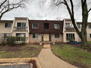 2920 Roberts Dr APT 8, Woodridge, IL