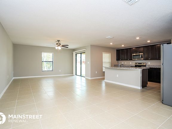 5th image of 398 Aster Ct