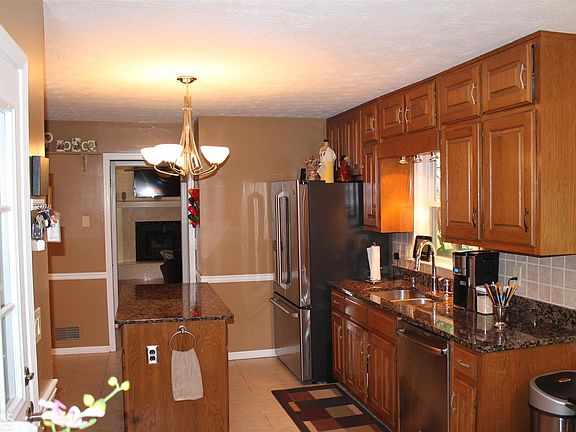 5th image of 1501 Ashwood Way
