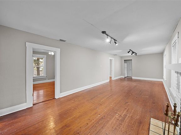 4th image of 2713 W North B St