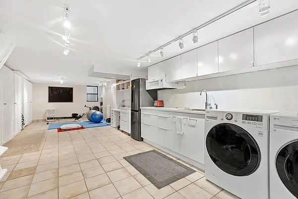 Sold by Compass | media 10