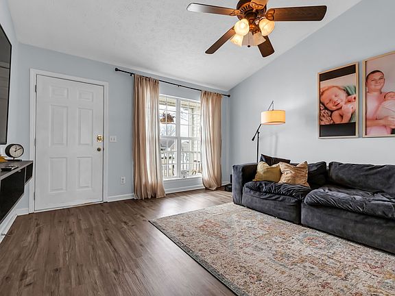 4th image of 323 Wesley Dr