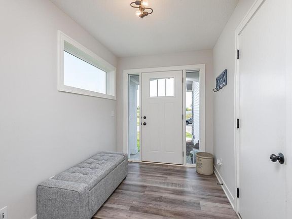 3rd image of 27530 Oxford Ln