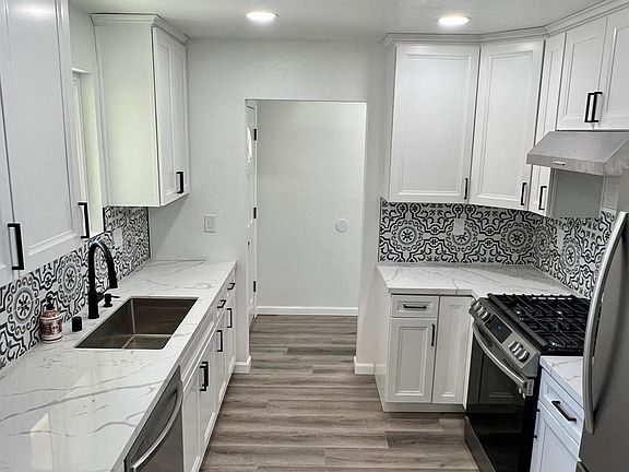 2nd image of 321 Kingswood St