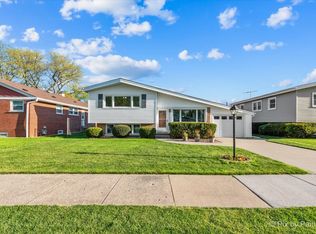 2135 David Dr, Des Plaines, IL 60018