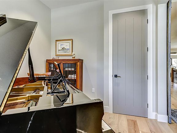 4th image of 15878 Claridge Dr