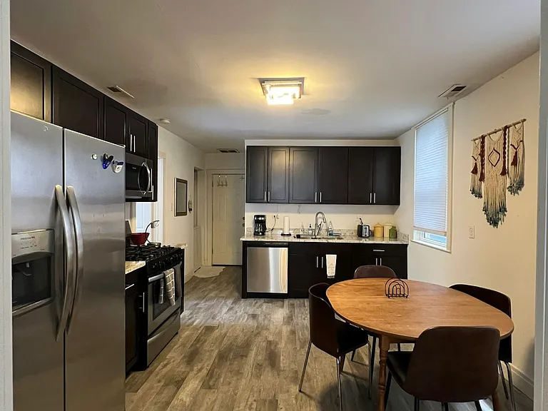 1916 N Rockwell St #1 — Photo 4