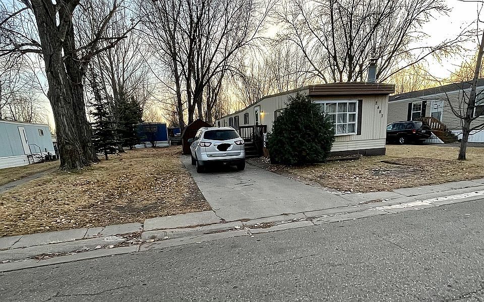 1st image of 2487 Glenwood Dr