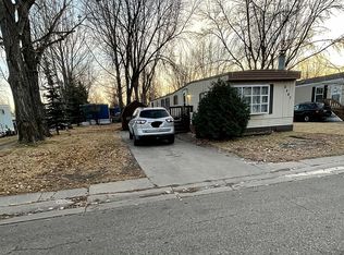 2487 Glenwood Dr, Grand Forks, ND 58201