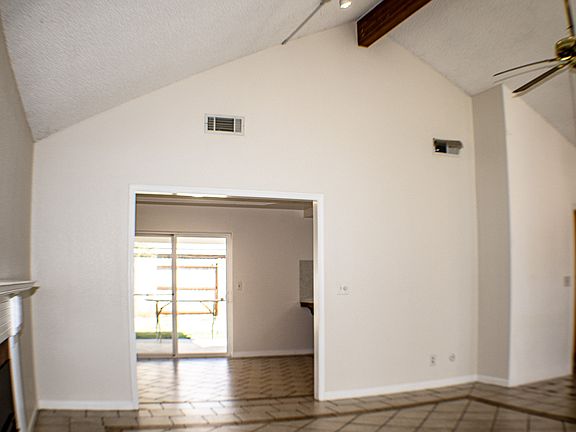 4th image of 376 E Muncie Ave