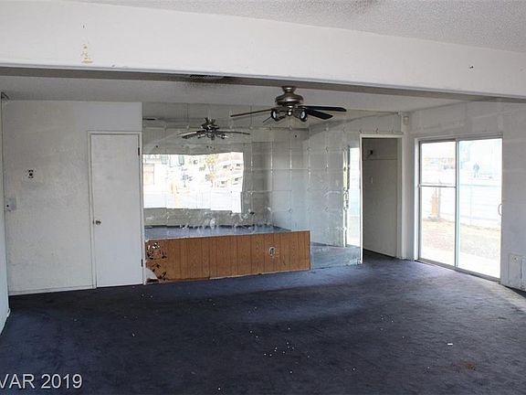 3rd image of 2100 E Oakey Blvd