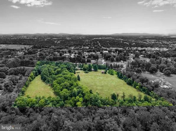 18 Conifer Ln, Mechanicsburg, PA 17050