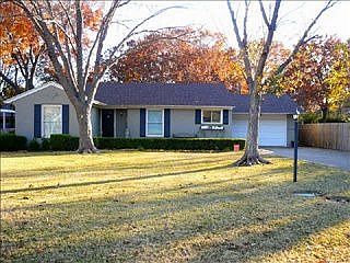 5th image of 4016 Highgrove Dr
