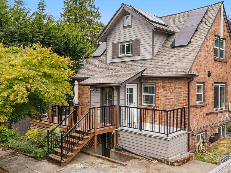 6017 SW Admiral Way — Photo 37