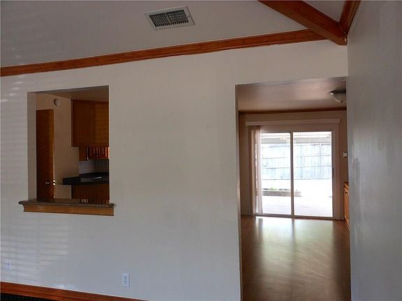 4th image of 814 Curtis Dr