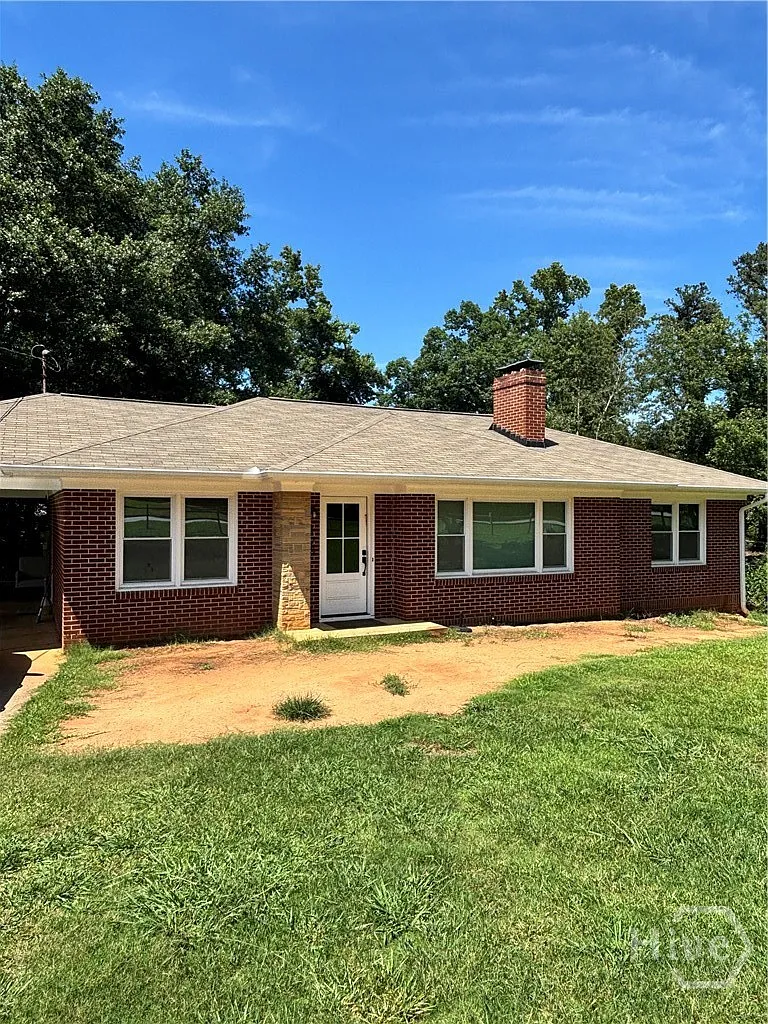 3 bed, 1.0 bath, 1250 sqft, $2,200 — Photo 1