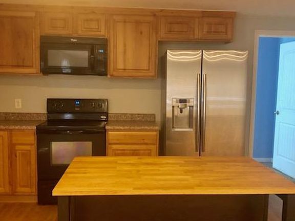 Kitchen with island/fridge