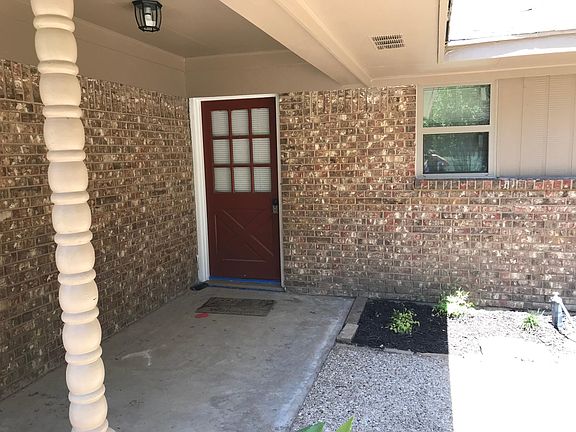 3rd image of 1708 Arlington Cir